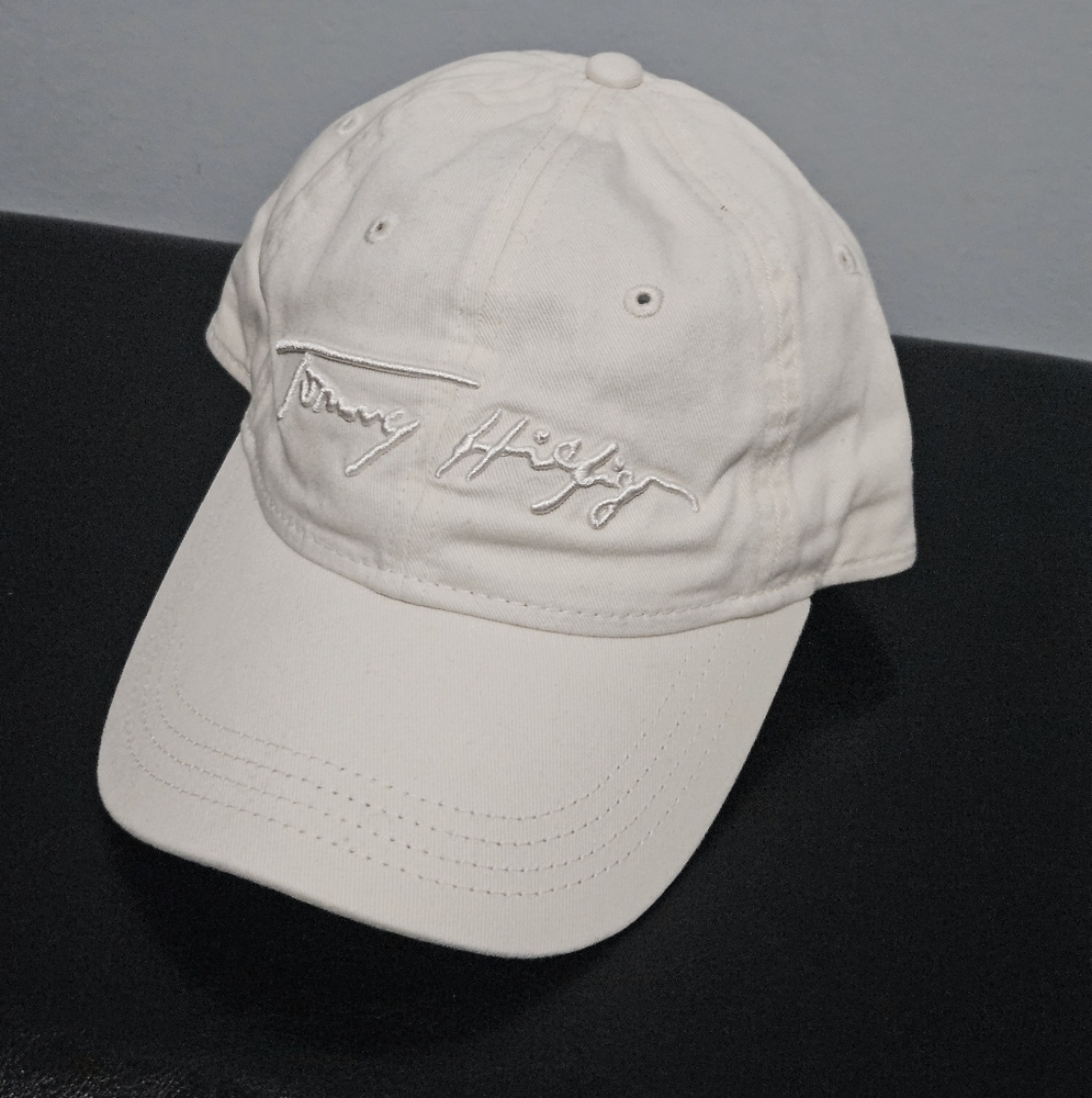 NWOT: Tommy Hilfiger Script Logo Baseball Cap - OS